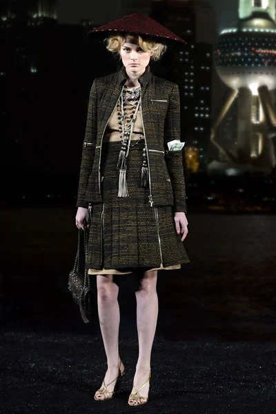Look 18